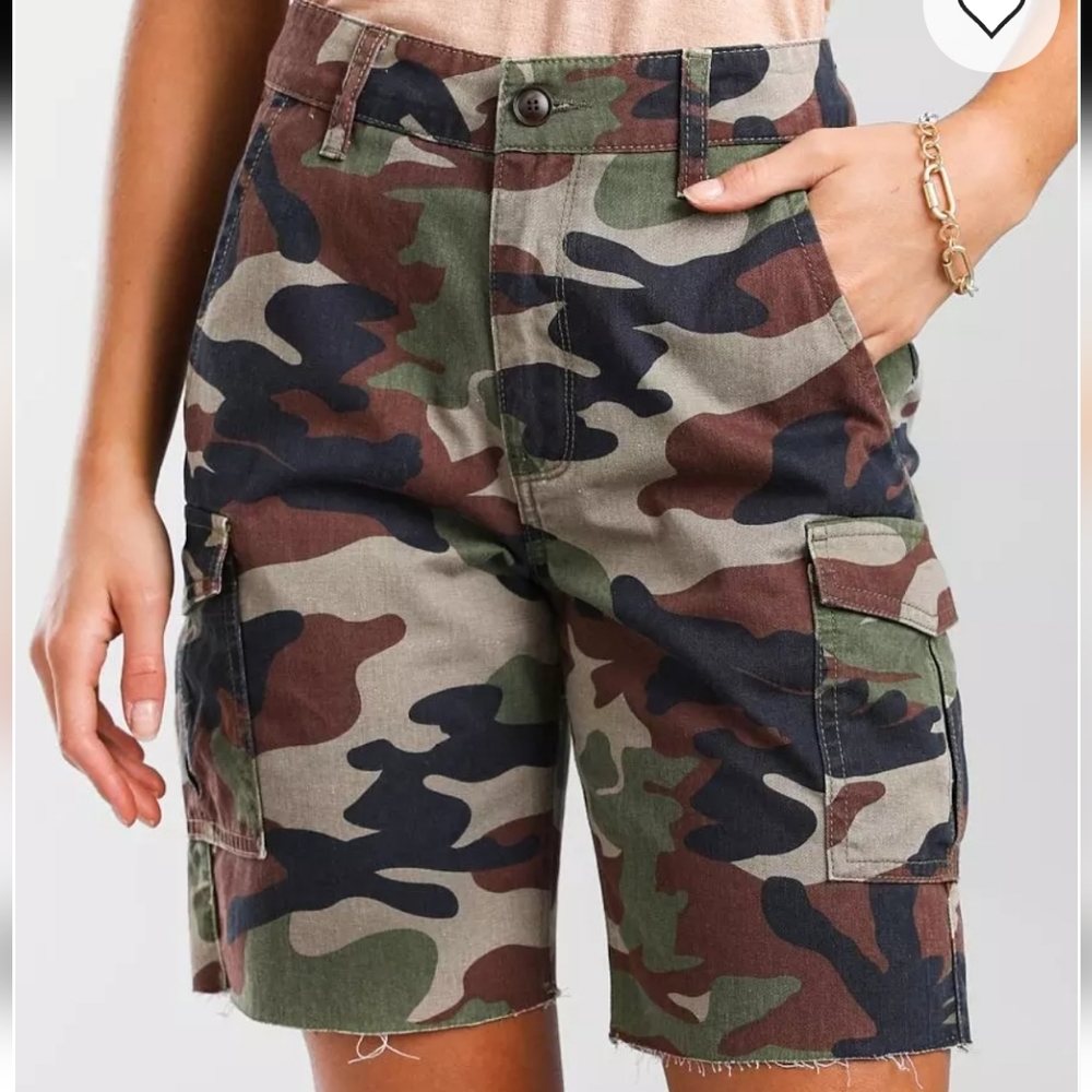 Gilded Intent Camoflage Raw Hem Shorts Size Medium